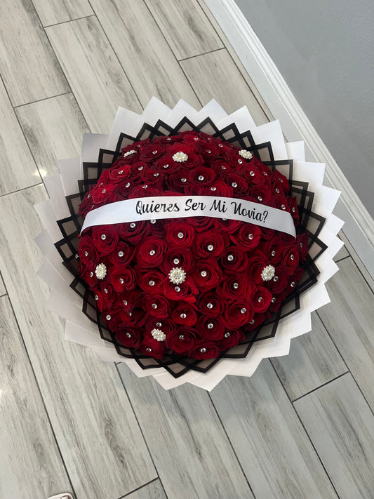 “Quieres Ser mi Novia?”- 100 roses Bouquet