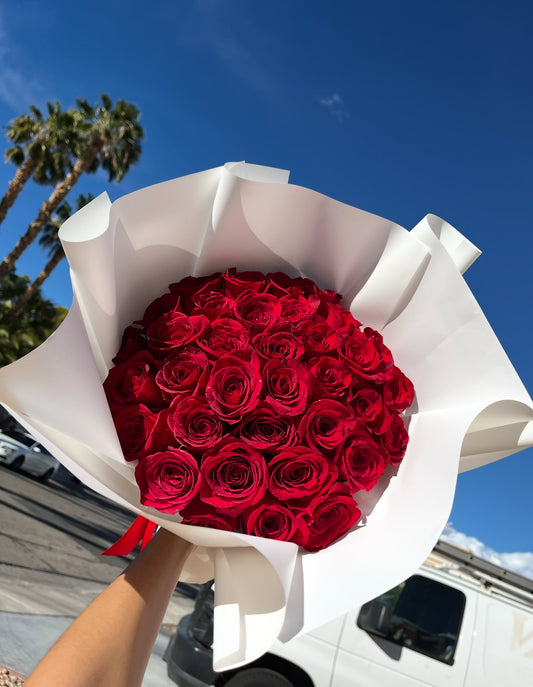 25 Classic Red Roses