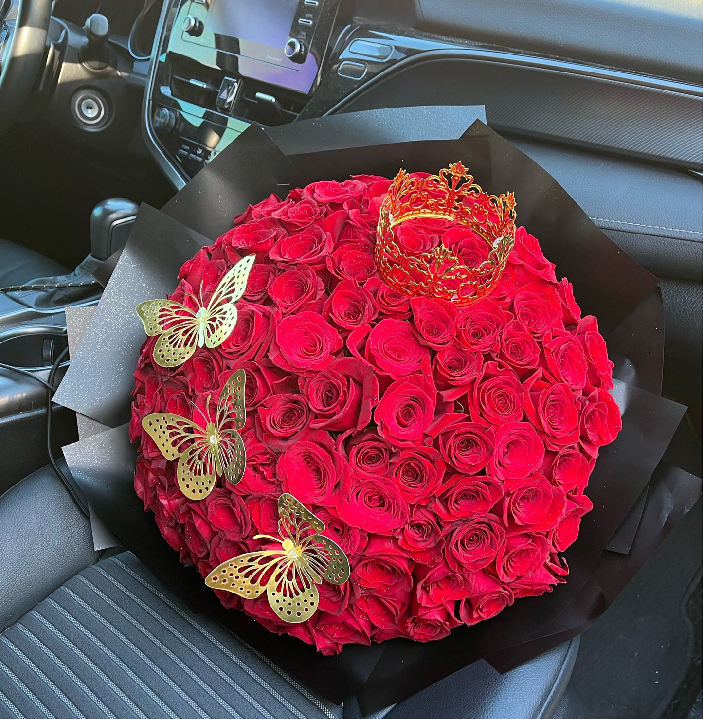 100 Red Roses - Belleza Bouquet in black