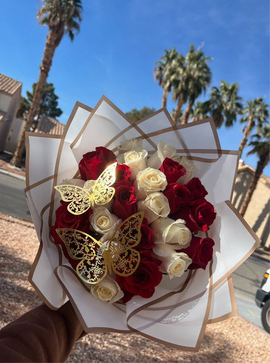 24 Mix red & white roses’