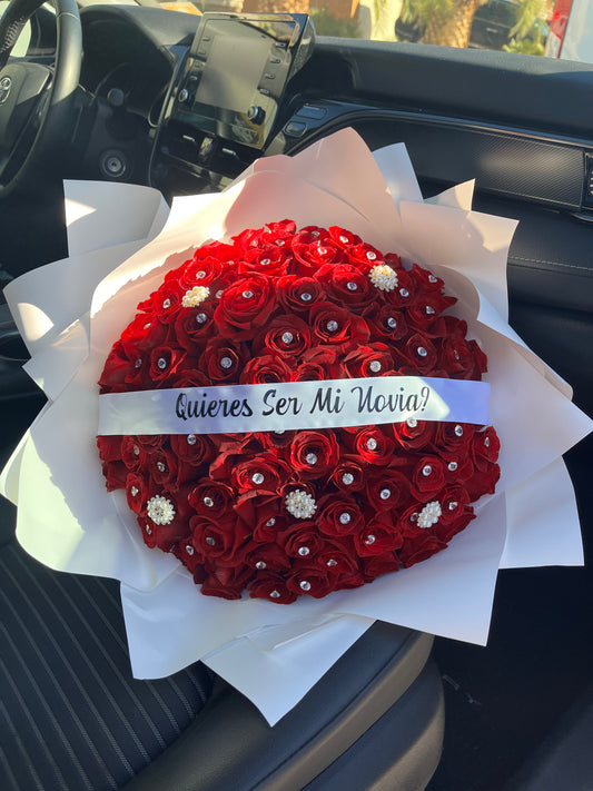 “Quieres ser mi novia?” Bouquet 100 roses