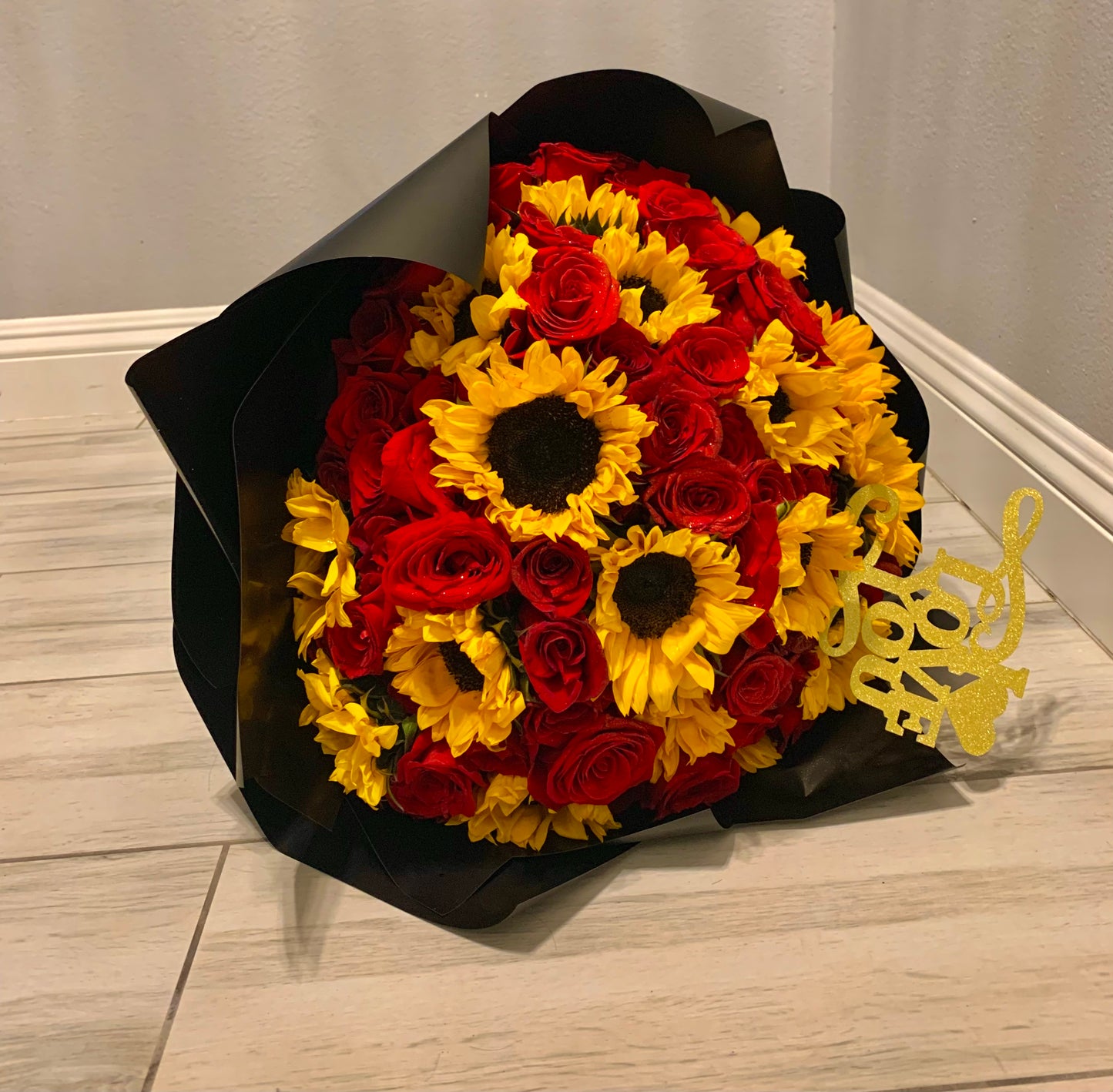 Sunnies & Red - 100 Mix Bouquet!