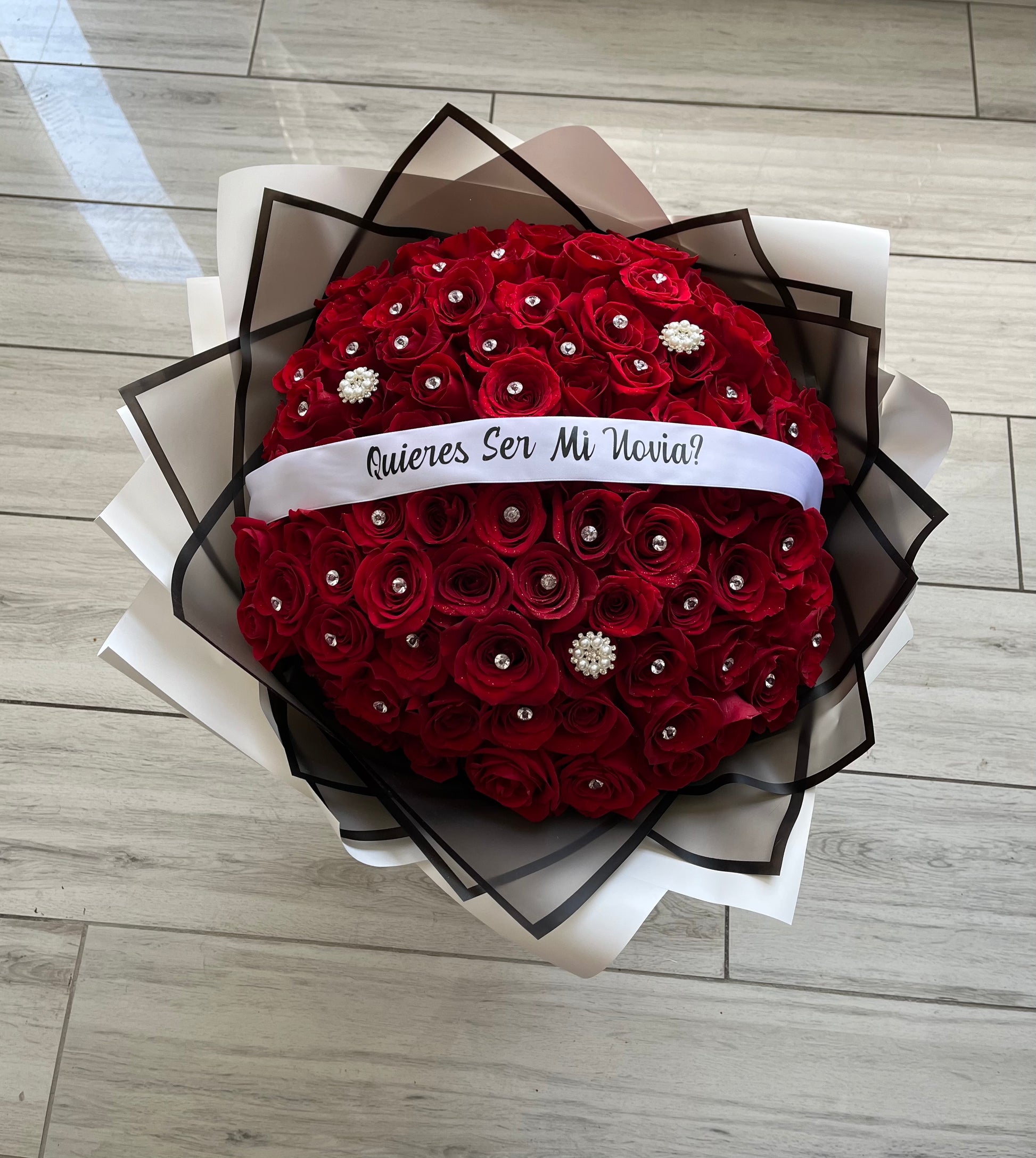 Quieres Ser mi Novia 100 roses Bouquet bloomqueenlv